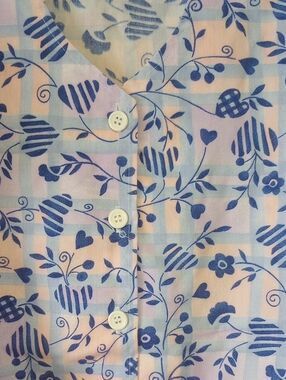 Life Uniform Plaid & Floral Scrub Top w/ Hearts. Blue Pink Lavender, Size Medium